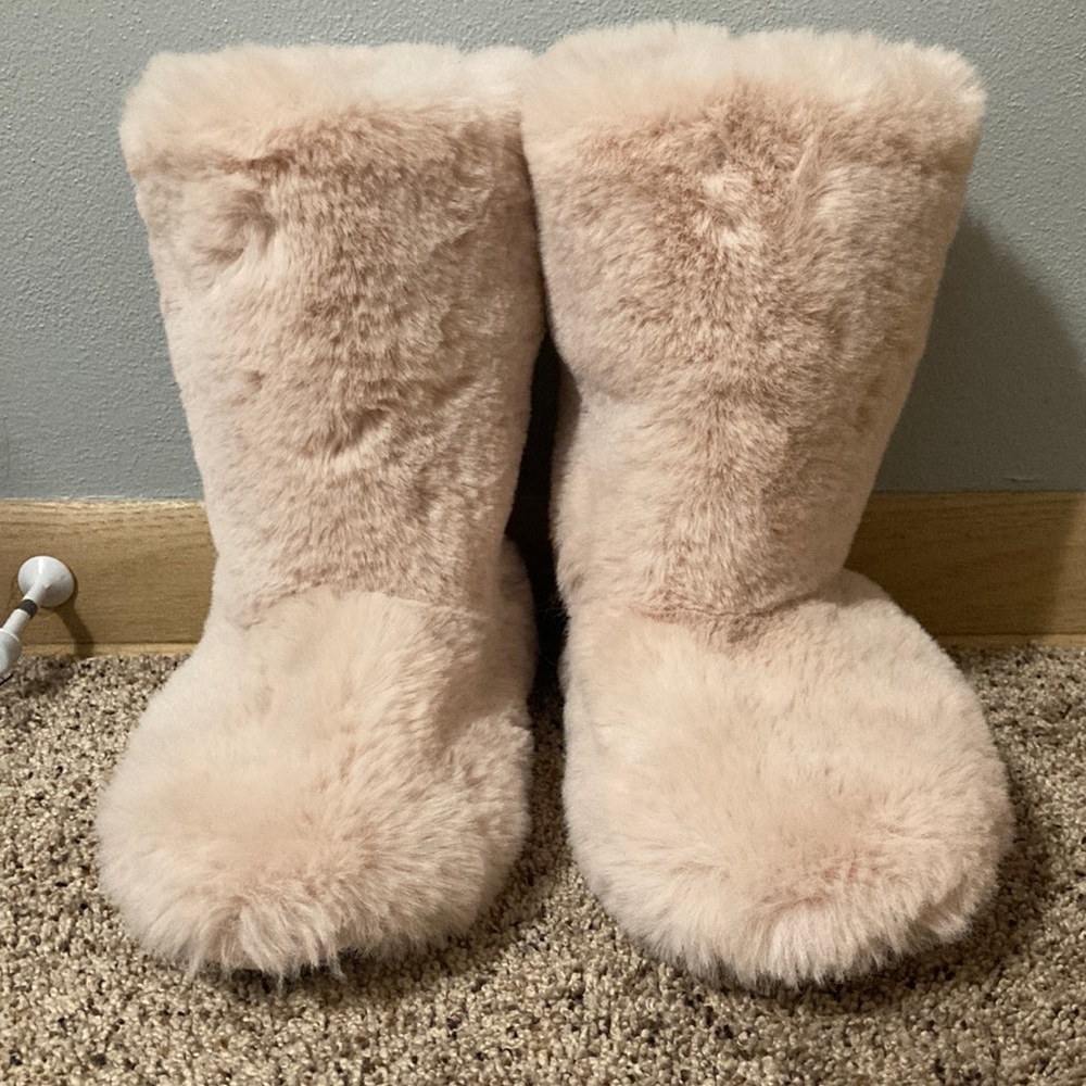 Fluffy Pink Y2K Slipper Boots